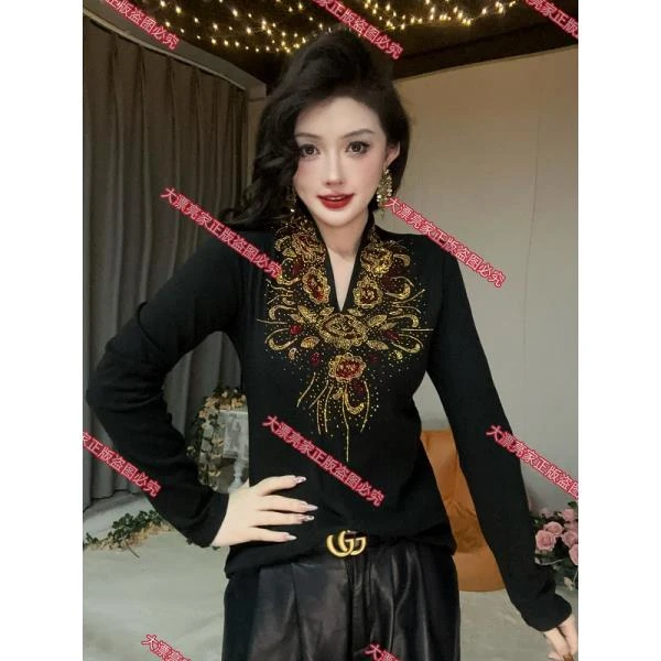 【秋冬新款】锦上添花V领金钻加绒款时尚重工烫钻长袖打底衫女8111