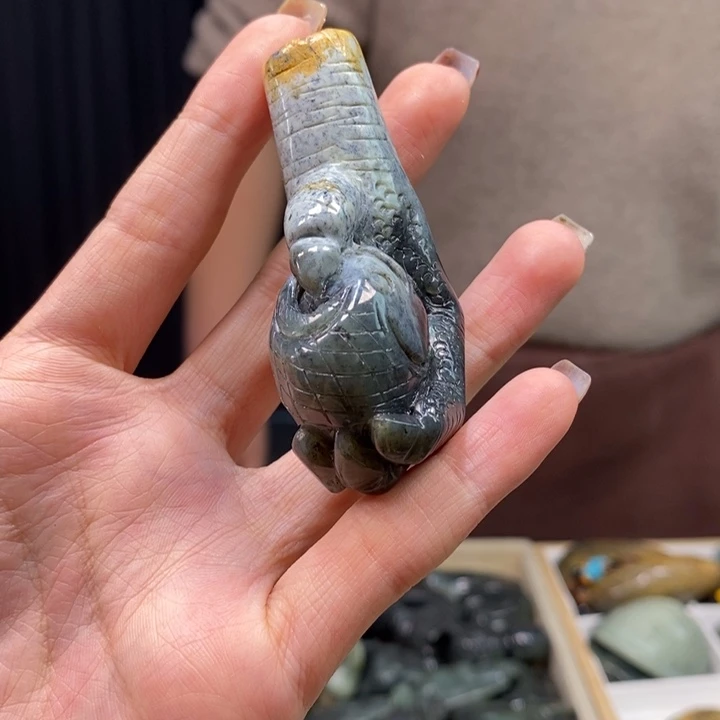 岫岩河磨玉（透闪石质玉）颈饰未镶嵌