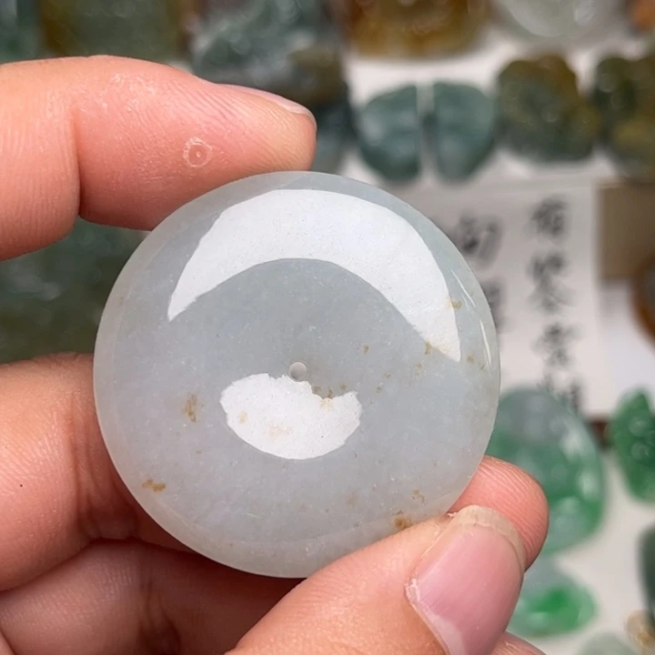 翡翠未镶嵌颈饰洒金平安扣