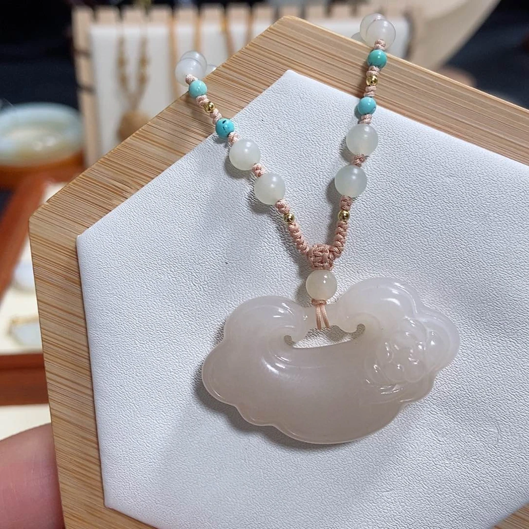 和田玉颈饰未镶嵌