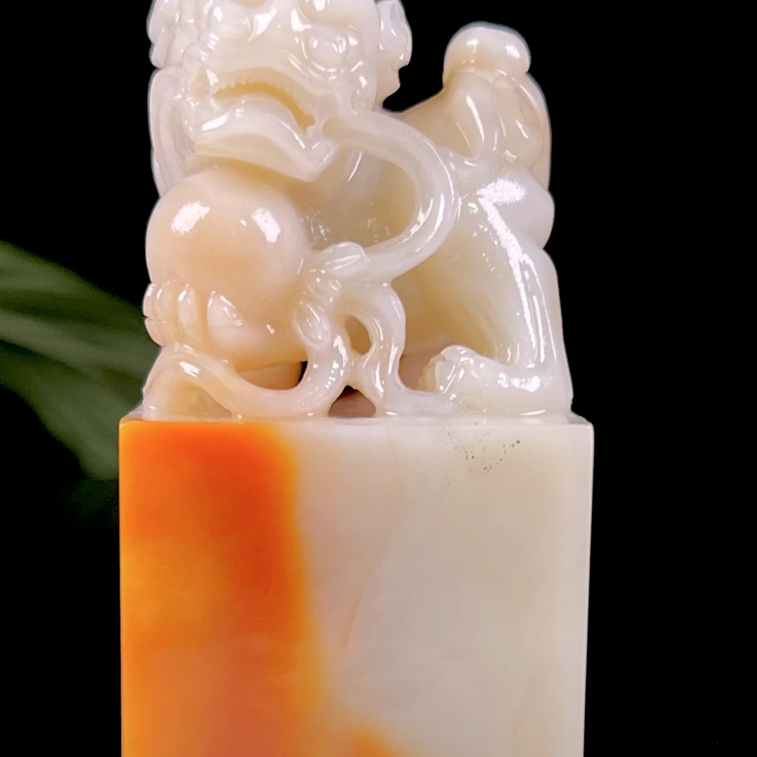结晶北部少狮戏球印章 重139.2克 尺寸3.6/3.6/6.5cm