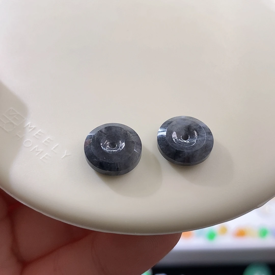 翡翠散珠黑冰裸石一对