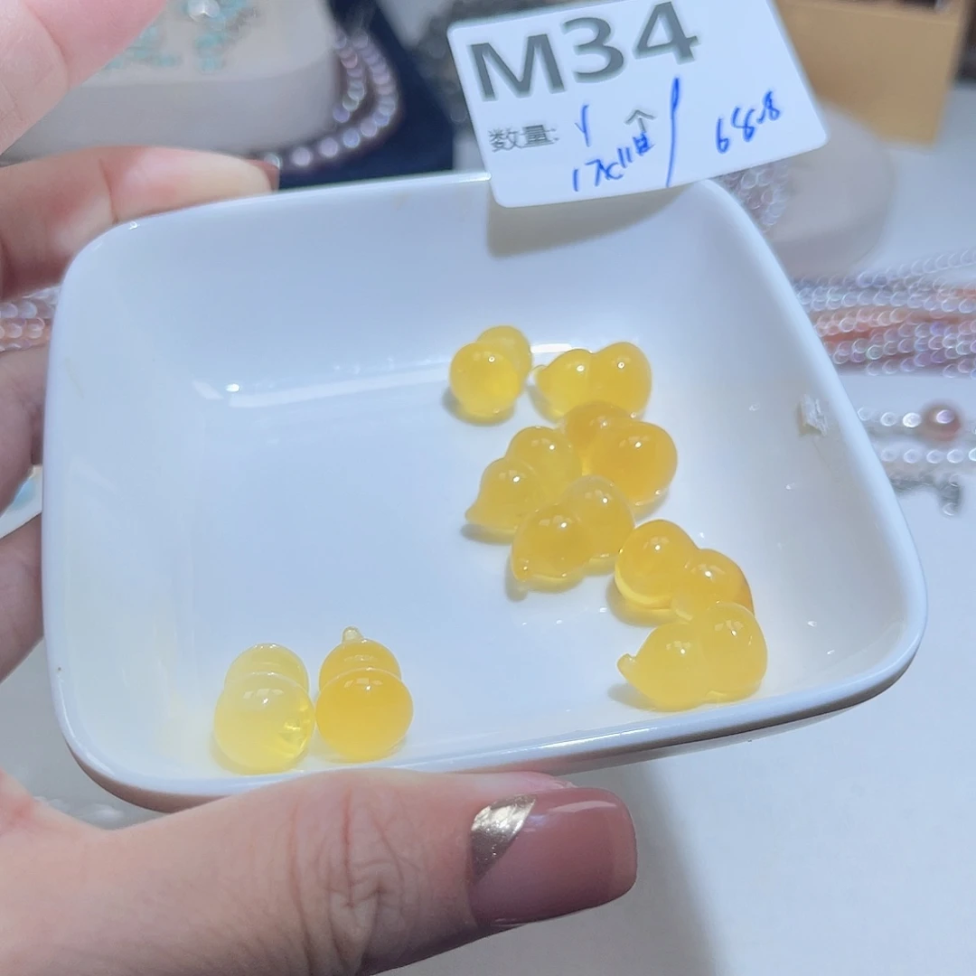 蜜蜡未镶嵌珠宝奇石M34。