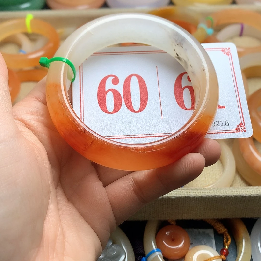 未镶嵌石英质玉（黄龙玉）手镯