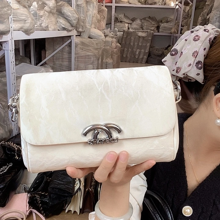 蚕丝小牛剖层皮革PU