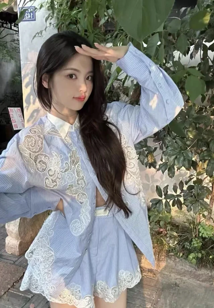 LIULIU 专属 留洋白富美蓝白学院风重工刺绣钉珠衬衫时尚小众设计