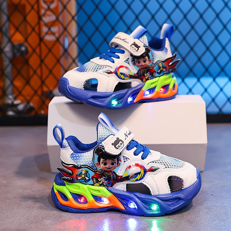 哪吒灯鞋新款夏男童鞋子儿童运动鞋防滑鞋软底透气发光单网鞋