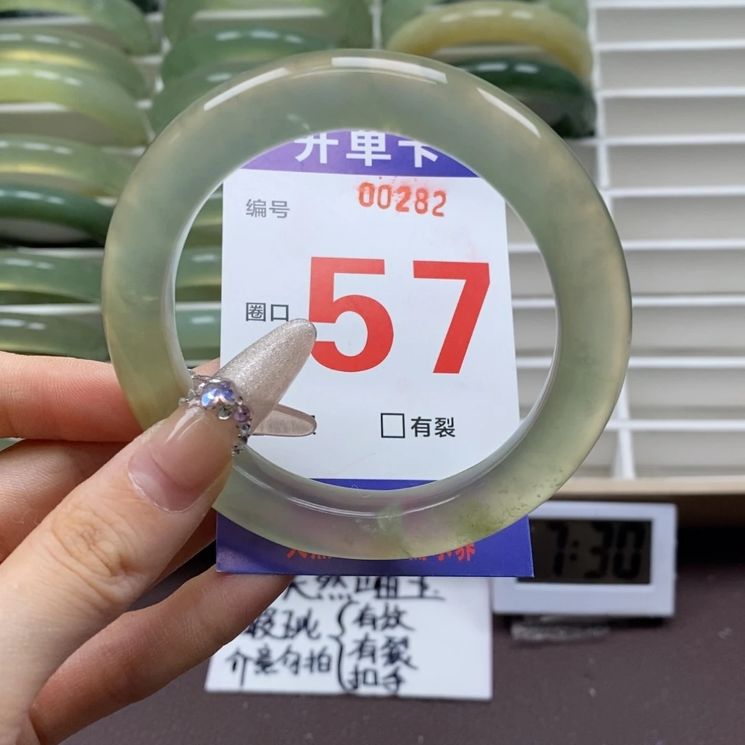 蛇纹石玉手镯未镶嵌