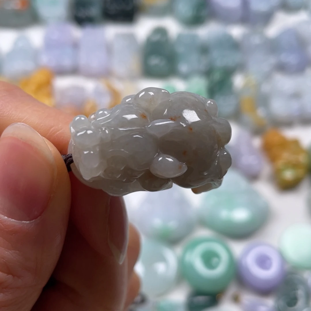 翡翠吊坠(赠链)未镶嵌