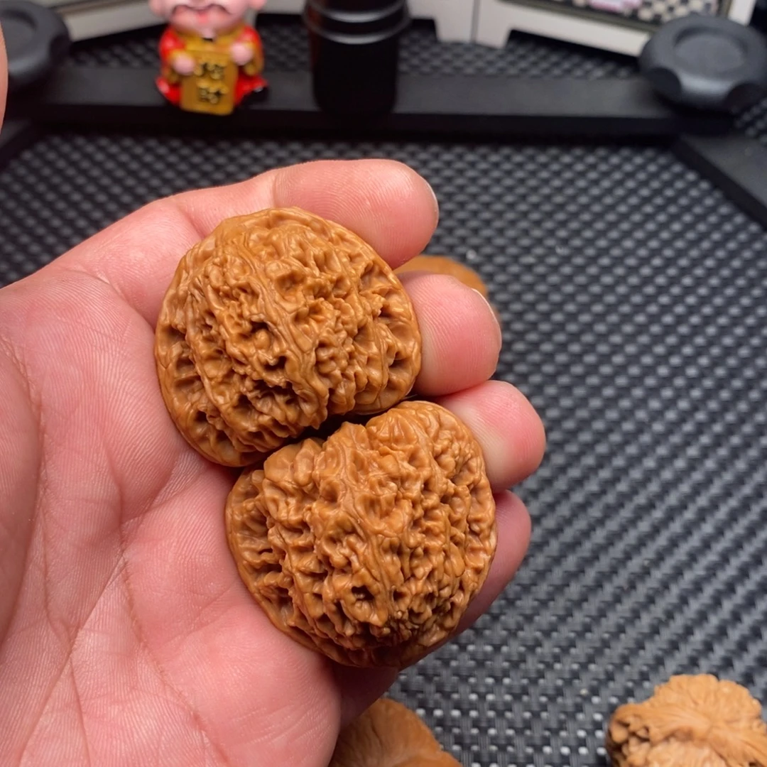 趙***.文玩核桃把件全勤高炮南疆石41尺