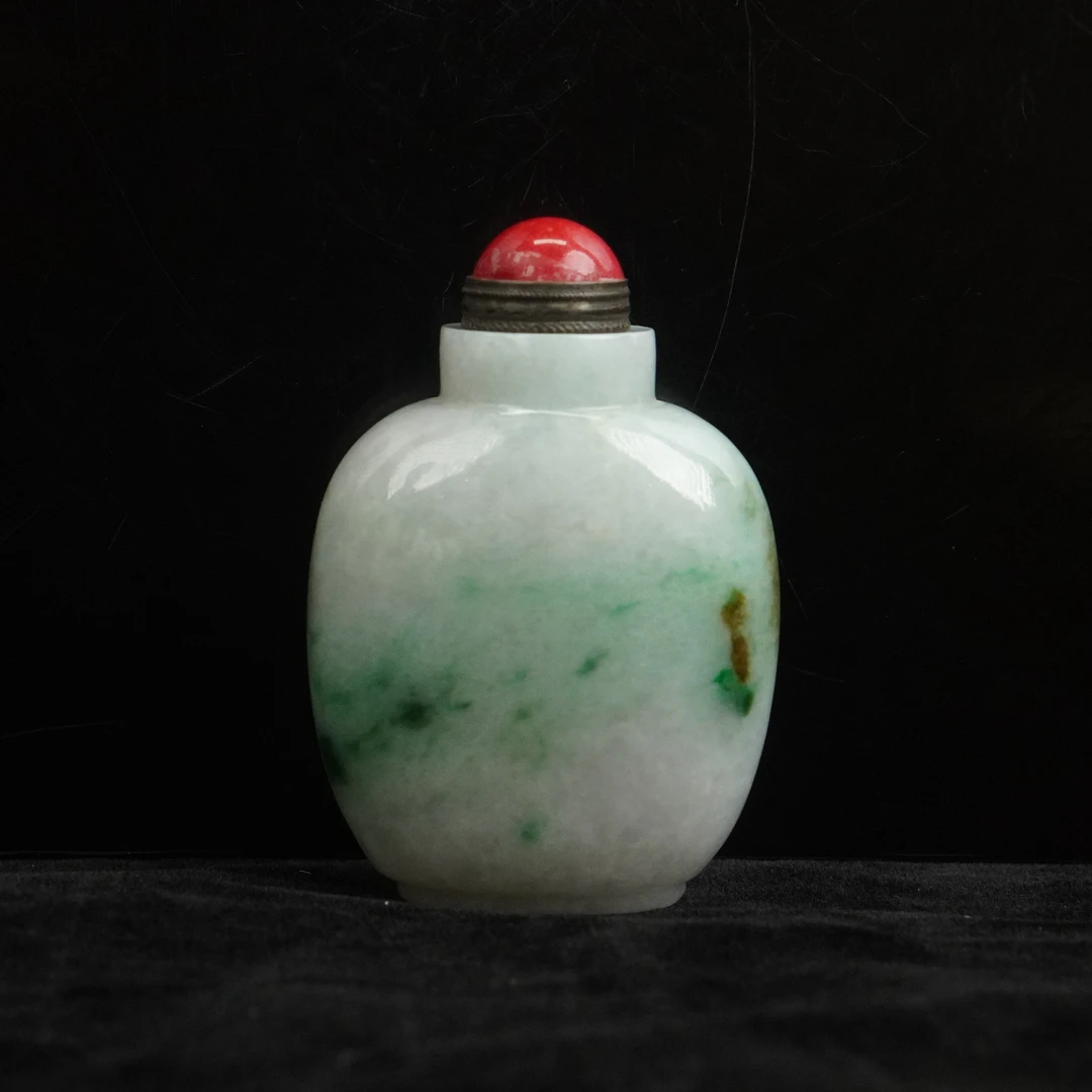 【清】和田翡翠鼻烟壶（高7.3cm宽4.2cm重110g）