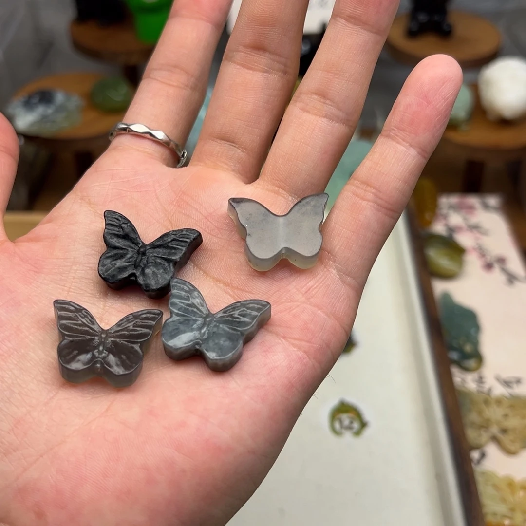 昼***作蛇纹石玉合金吊坠(赠链)