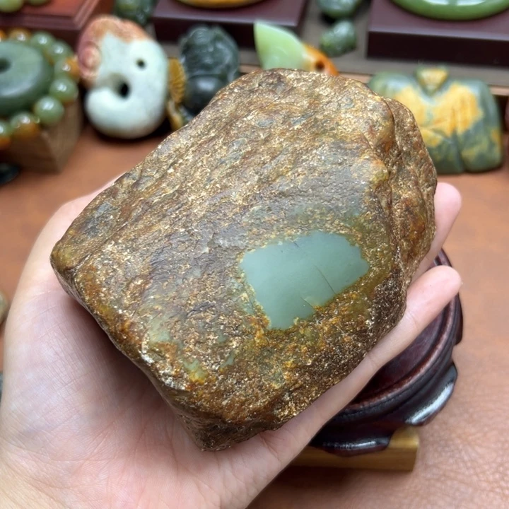 石***儿和田玉未镶嵌珠宝奇石