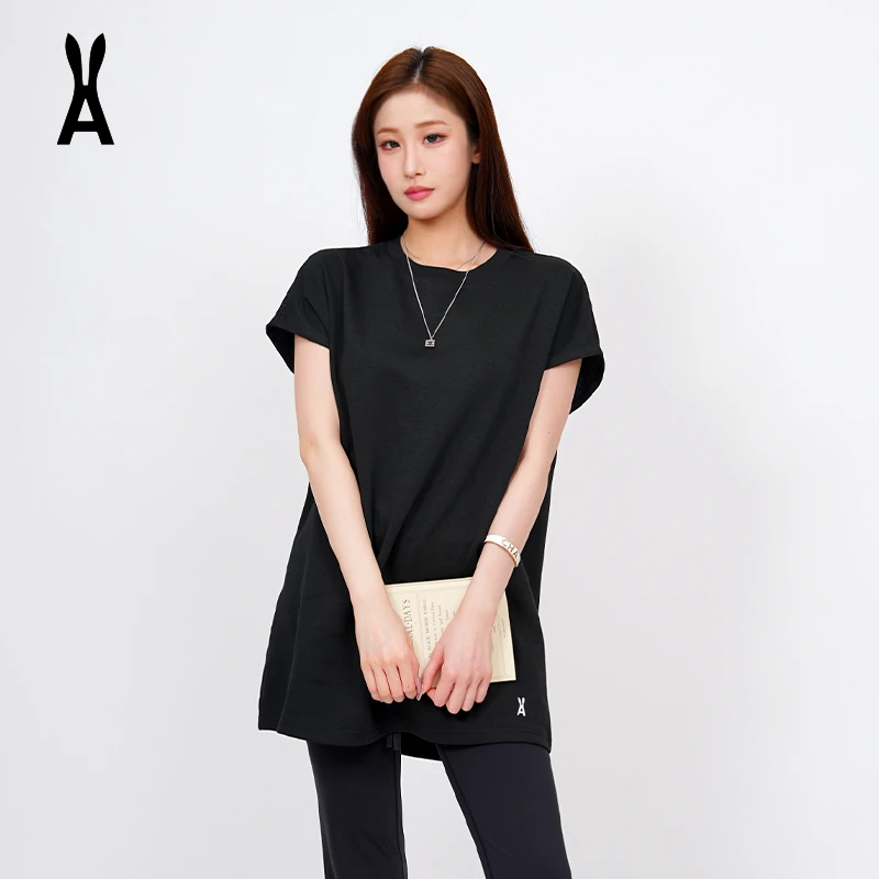 an ode to安欧兔品牌随机上衣一件