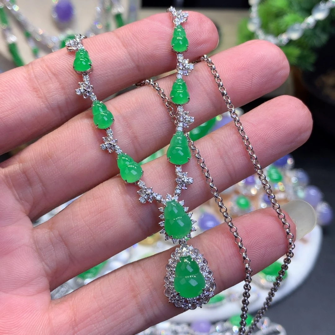 翡翠18K金镶嵌颈饰