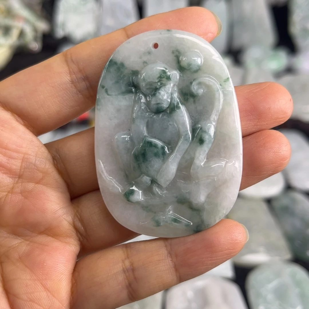 翡翠未镶嵌吊坠(赠链)瑕疵