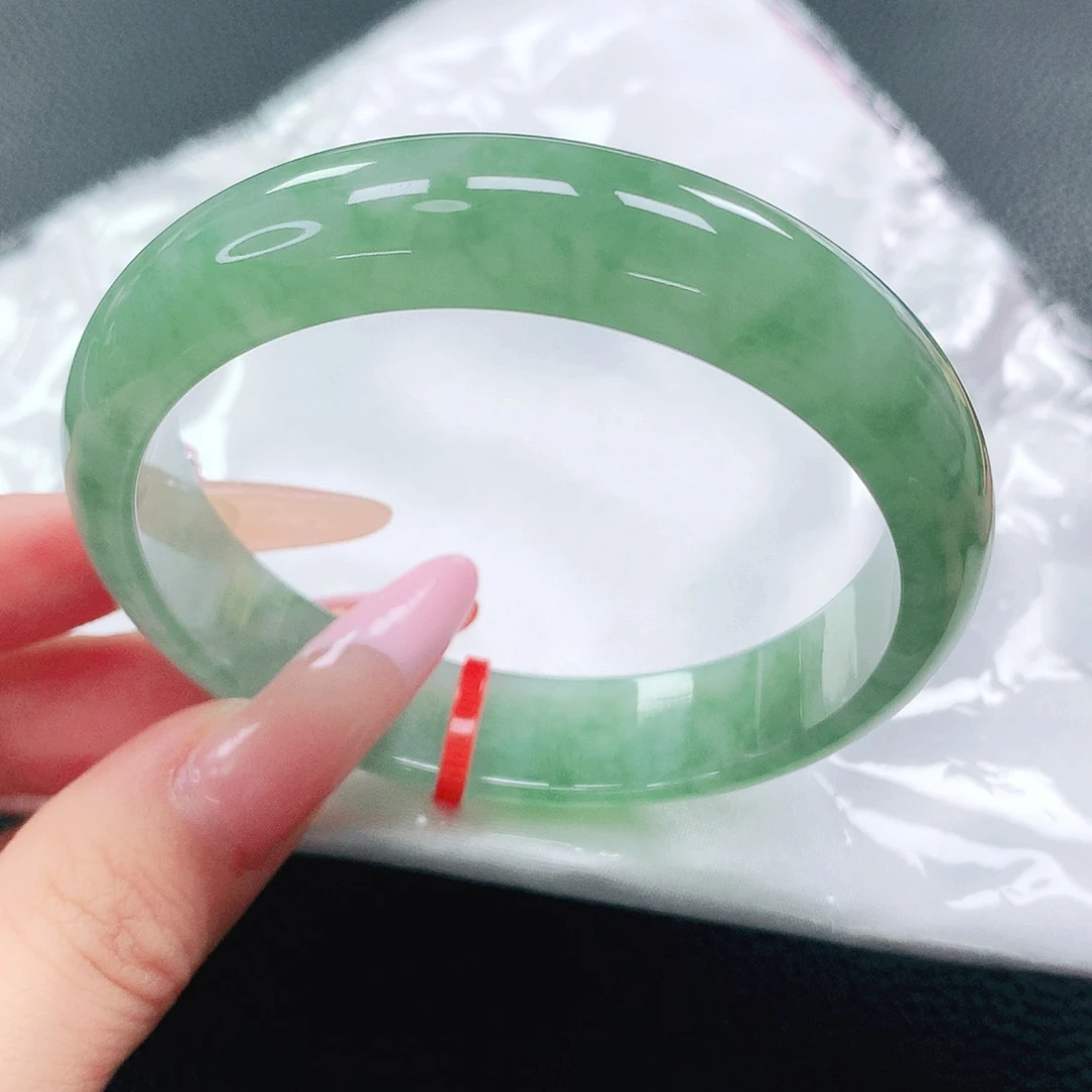翡翠手镯未镶嵌57圈