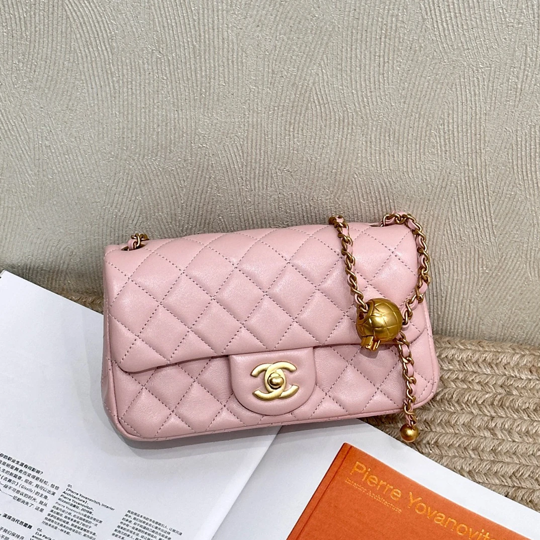 99新 Chanel/香奈儿 24K 樱花粉金扣羊皮金球大mini单肩斜挎包
