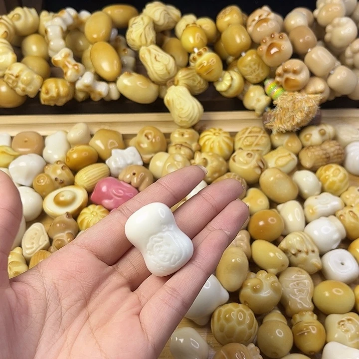 嘉***岁吊坠菩提根/象牙果