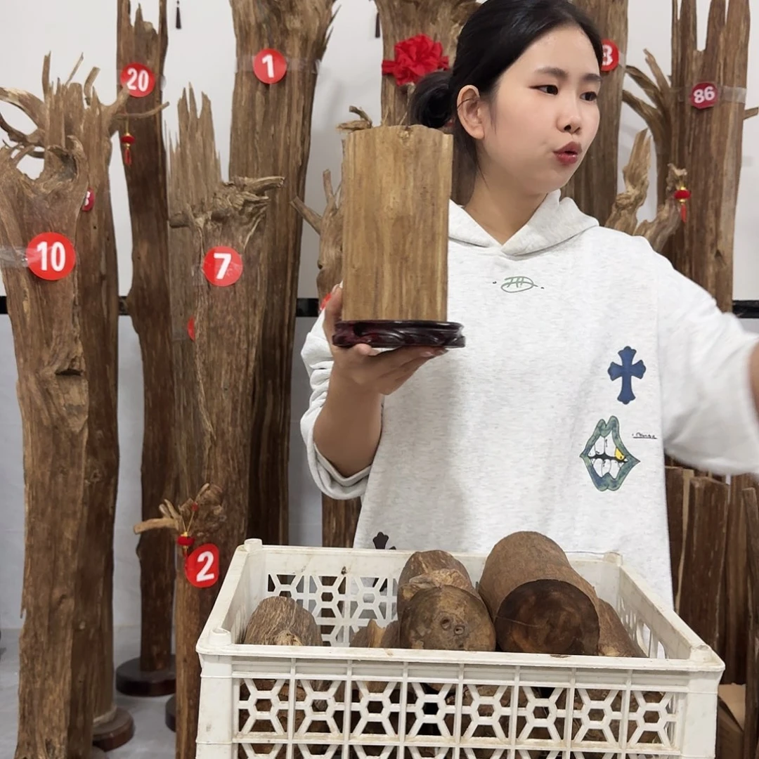 沉香碎屑沉香原材料