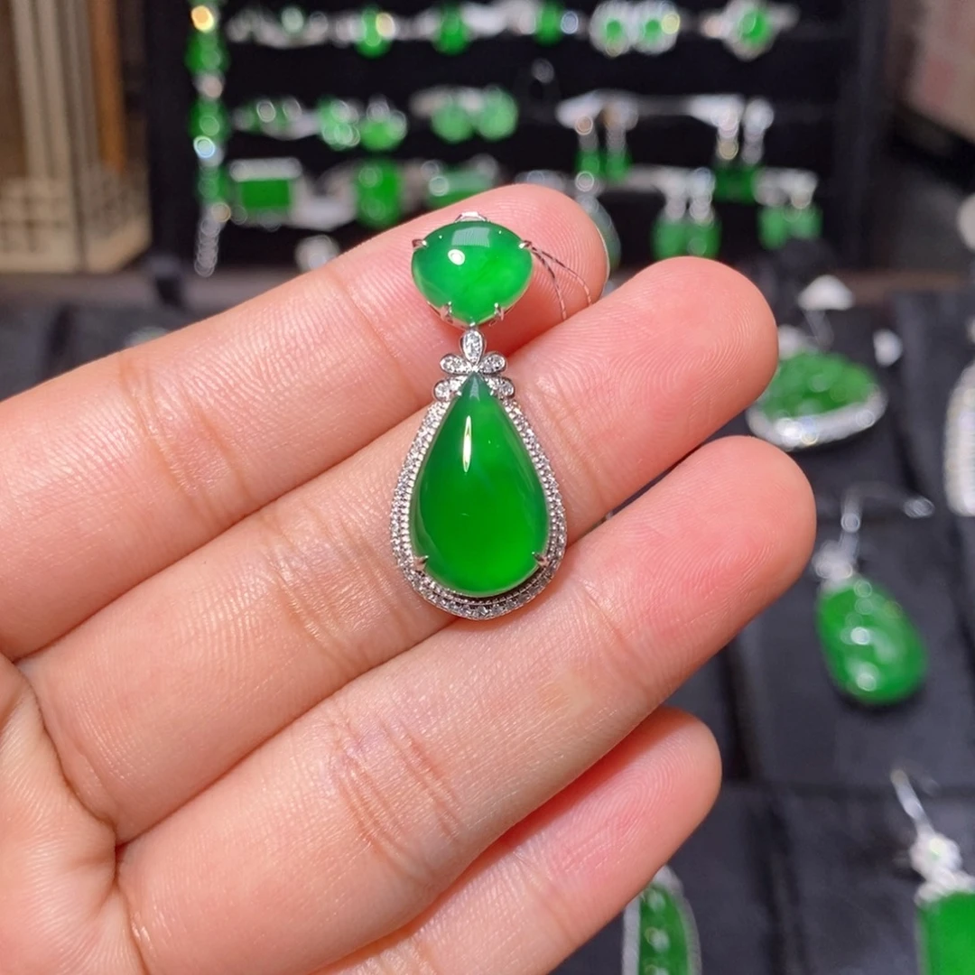 颈饰9K金镶嵌翡翠天然翡翠