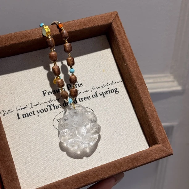 【美人狐】檀天然白水晶精工雕刻九尾狐牌项链