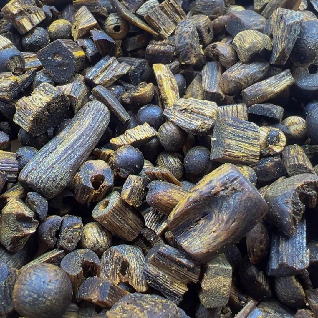 沉香手把件绿奇楠沉香高端珠子碎料70克