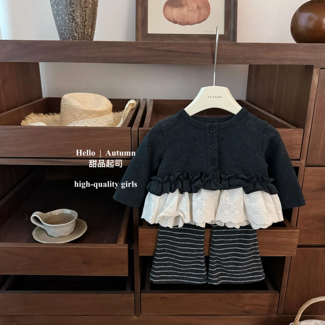 【甜品起司】半岛美术！女宝宝花边长袖灰色条纹微喇裤洋气时髦套装