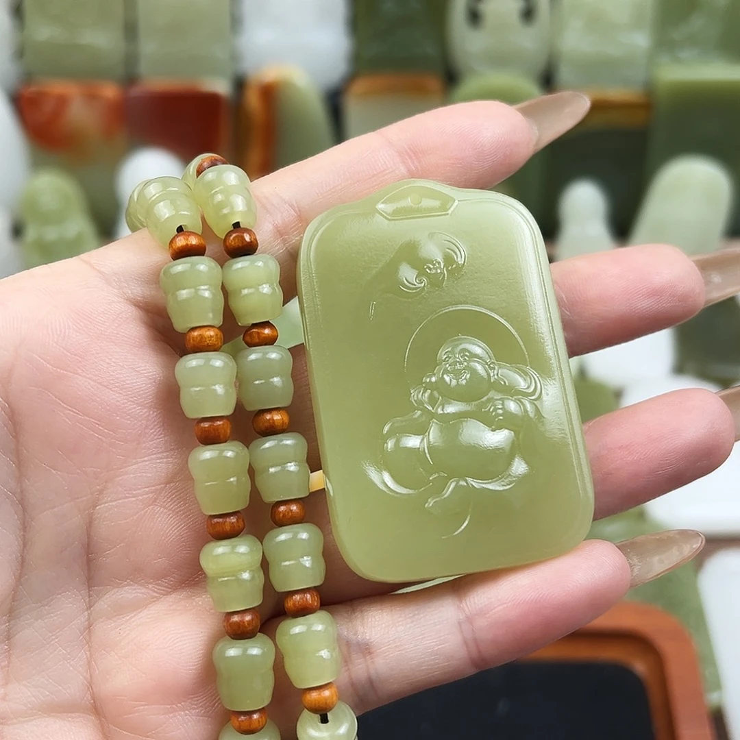 翠绿色大肚佛吊坠