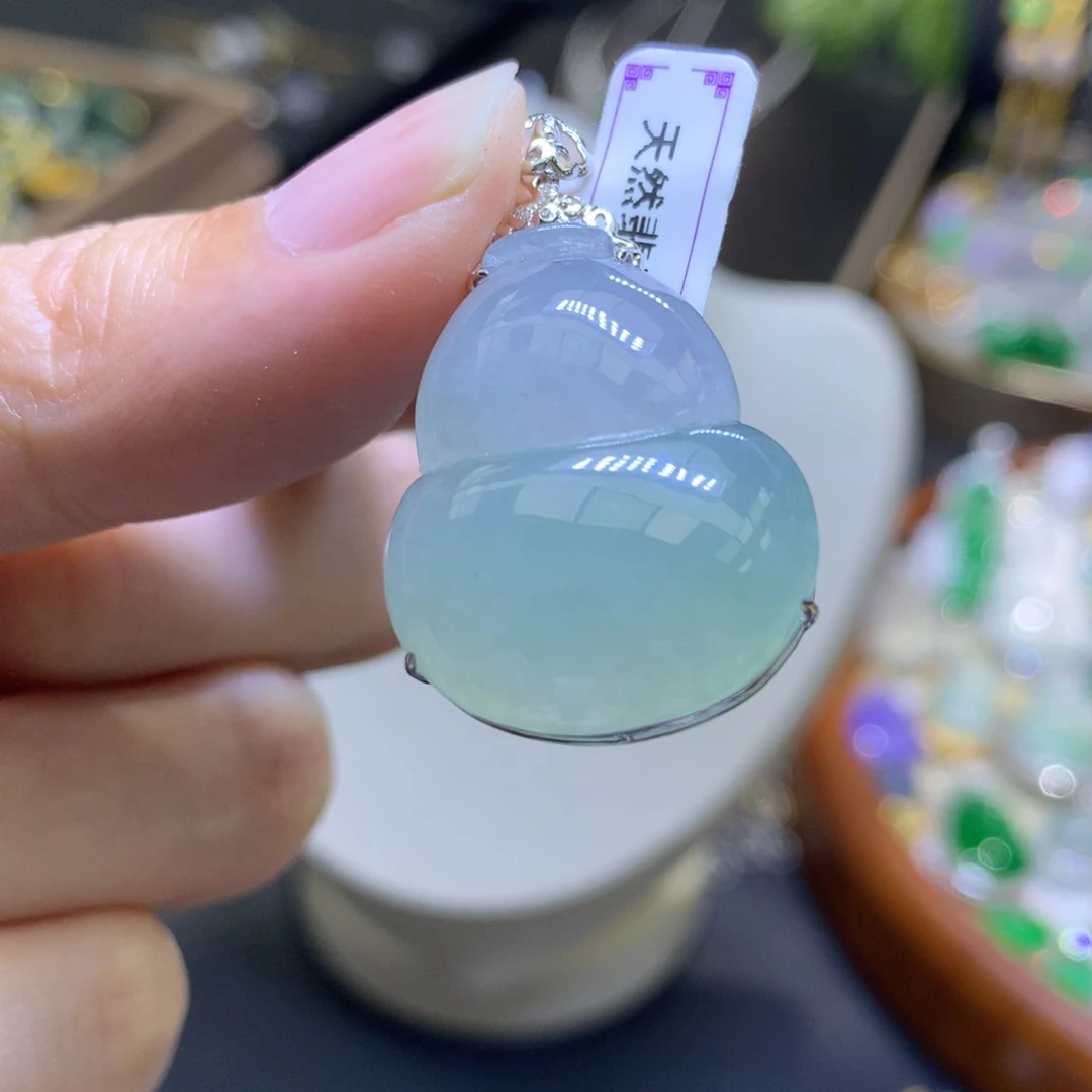 颈饰足金镶嵌翡翠