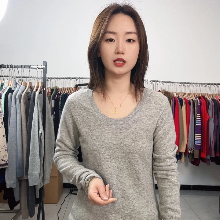 纯羊绒灰色圆领上衣110斤