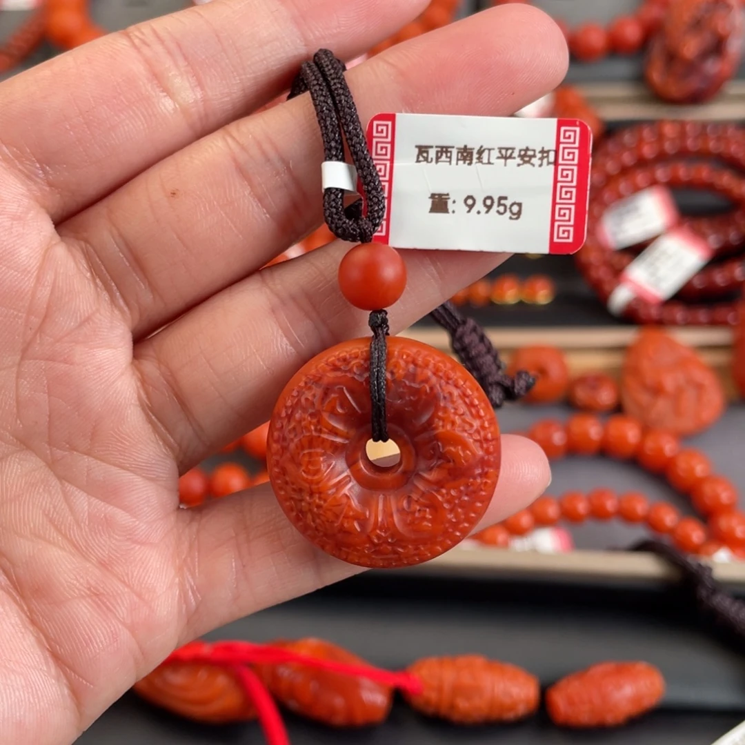 南红玛瑙未镶嵌雕刻平安扣