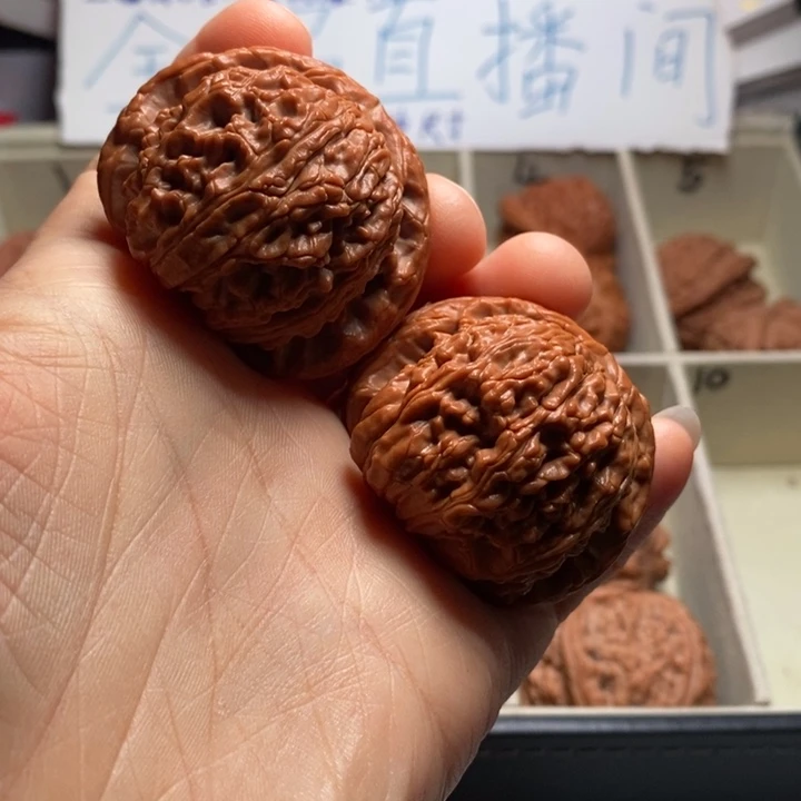 文玩核桃吊坠A*男白狮子