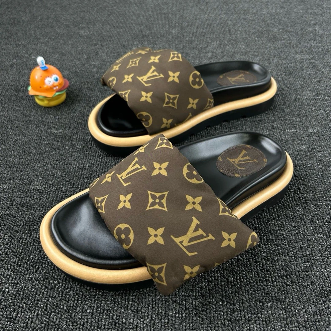 99新 LouisVuitton/路易威登 老花拖鞋 37码 面包绑带款HB3572