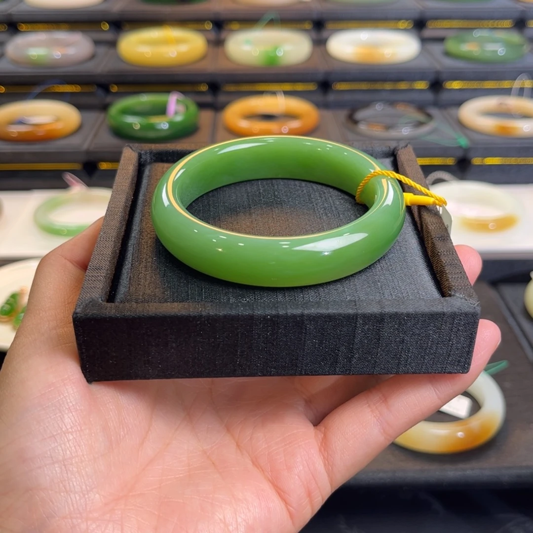 和田玉未镶嵌手镯粉绿56+