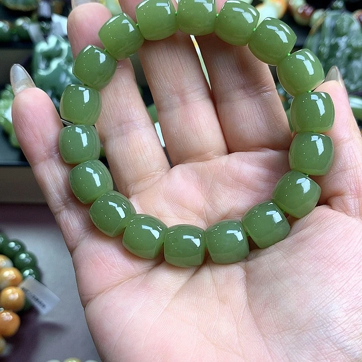 八***温手串未镶嵌透闪石质玉