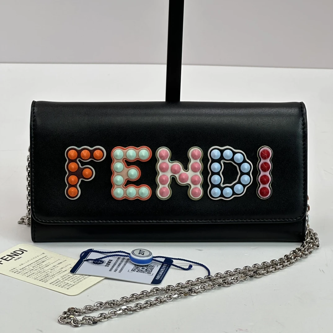 95新 FENDI/芬迪 黑银彩色铆钉单肩斜挎包 01014