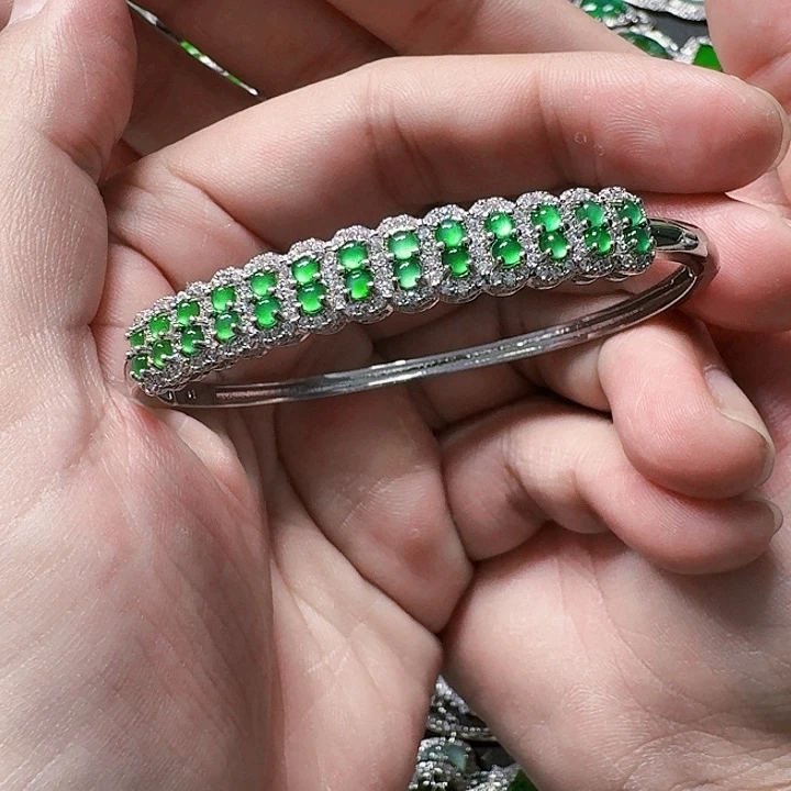 翡翠颈饰未镶嵌天然A货翡翠放漏