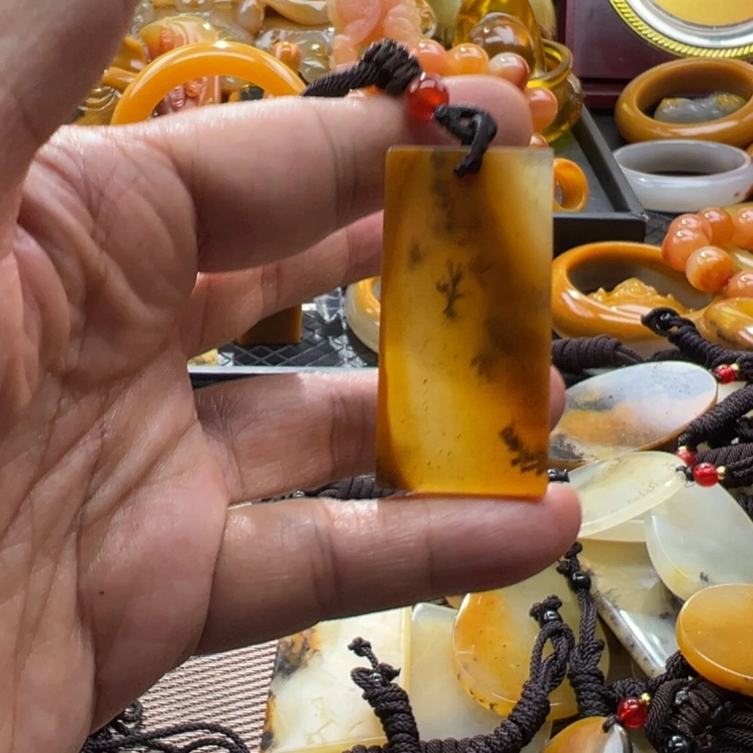 石英质玉未镶嵌颈饰