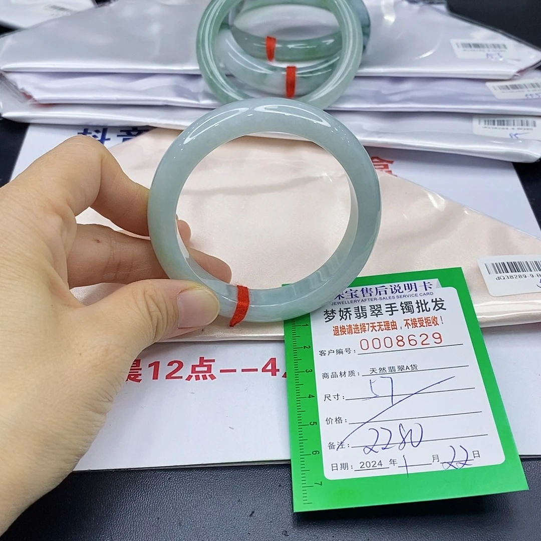 翡翠手镯未镶嵌翡翠手镯