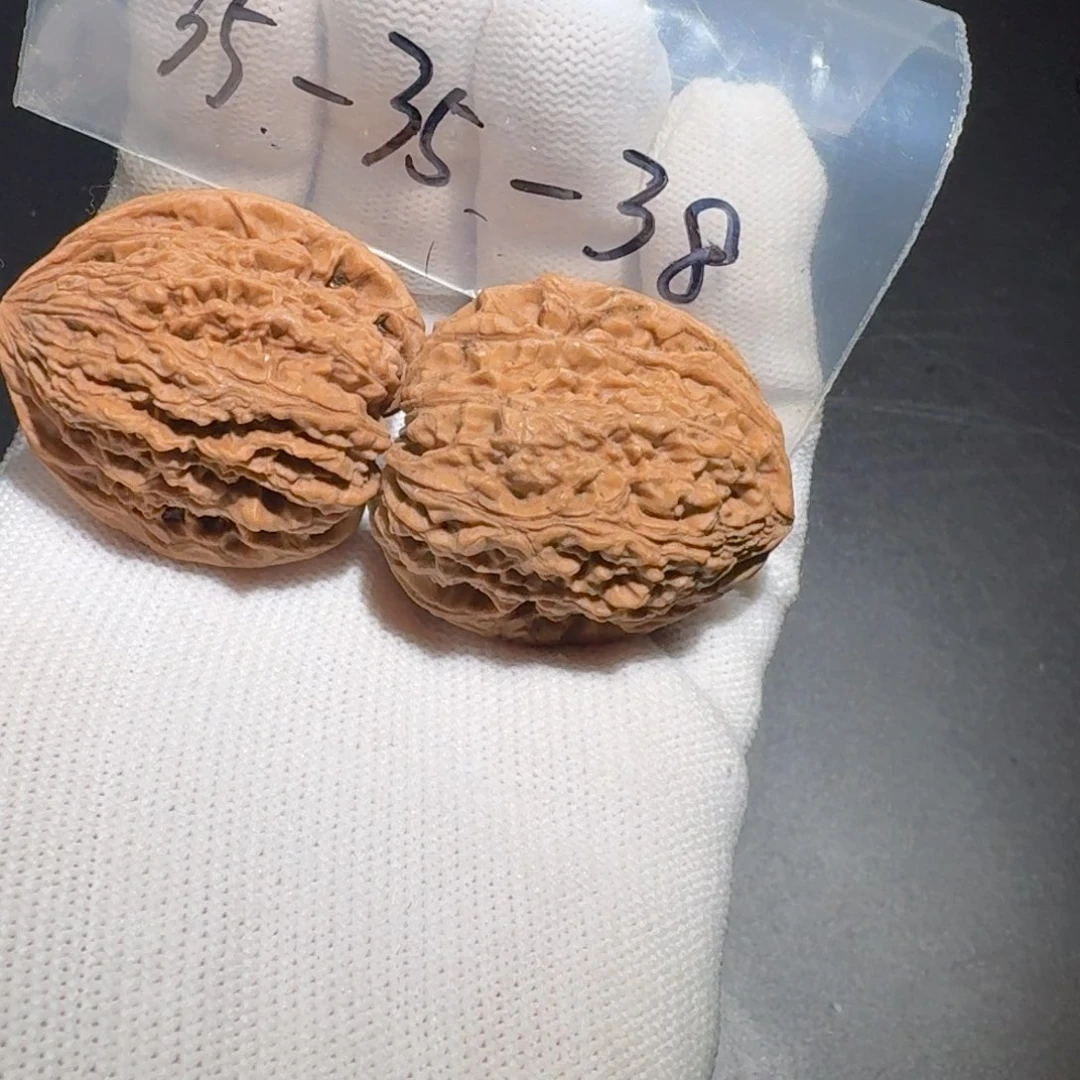 文玩核桃把件我****顺48号南疆