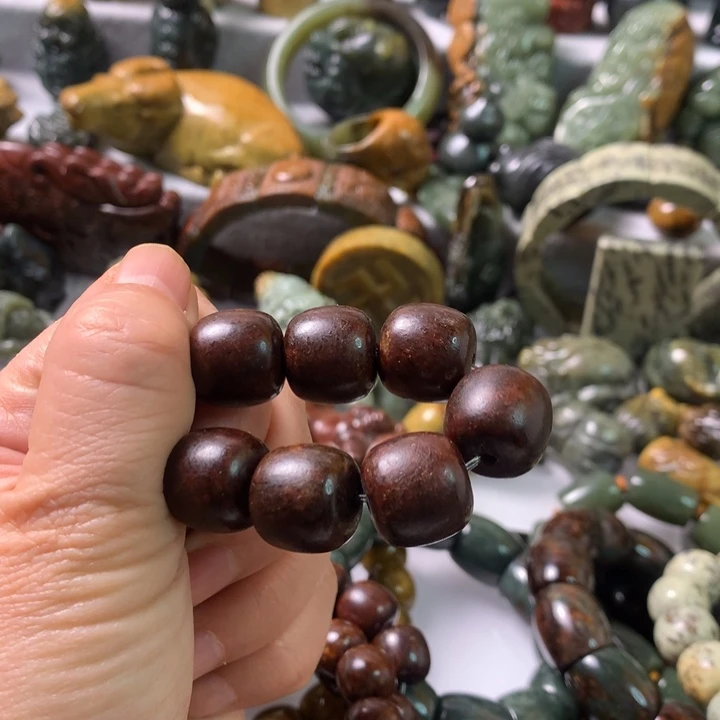 未镶嵌岫岩河磨玉（透闪石质玉）把件张****安