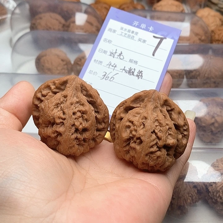 时***️文玩核桃把件大粗筋核桃