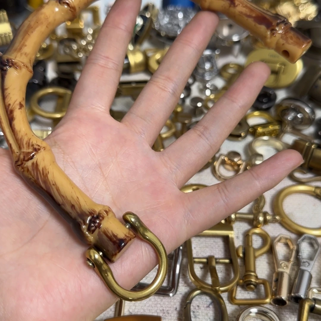 仿竹节提手配马蹄扣15元一对