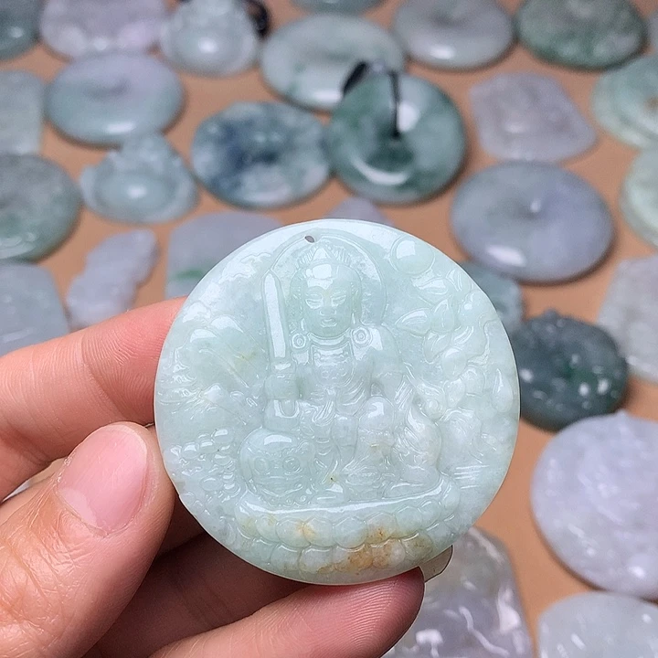 翡翠未镶嵌颈饰文殊