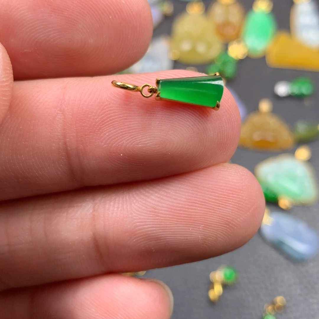 【闪购商品】颈饰18K金镶嵌翡翠翡翠