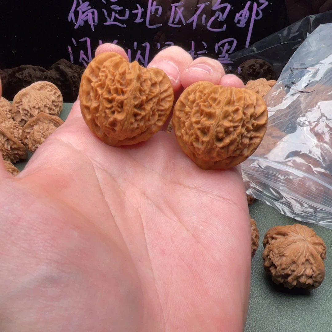 核桃把件35全品桃心宫灯