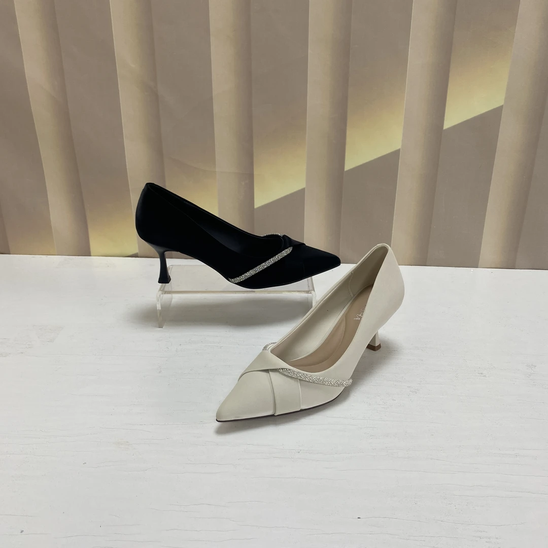 15251新款时尚气质水钻细跟尖头单鞋F