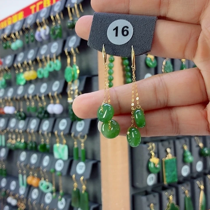 和田玉18K金镶嵌耳饰