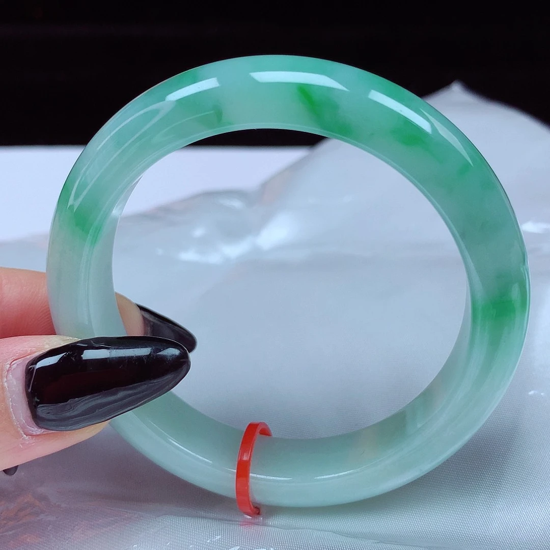 翡翠手镯未镶嵌53圈